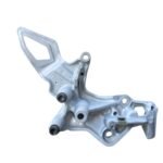 Suporte pedaleira dianteira esquerdo BMW F 800R 2015 - 2017