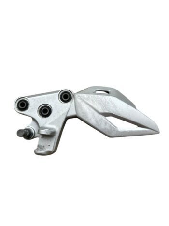 Suporte pedaleira diante esquerda Suzuki GSR 750 2013 - 2016