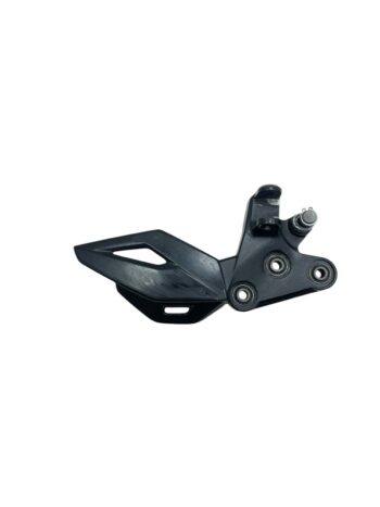 Suporte pedaleira dianteira esquerda GSX-S 750 2017 - 2023