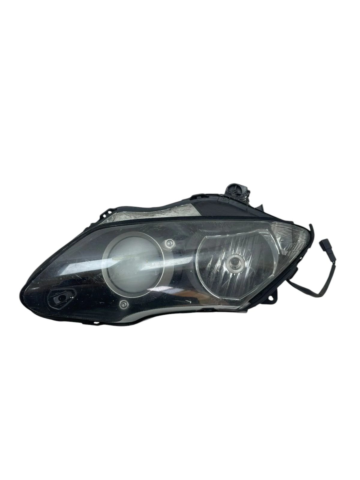 15348247056-whatsapp-image-2025-05-15-at-13-54-13-3-photoroom.webp Farol esquerdo YZF R1 2007 - 2008 (C/ avaria) - Imagem 1