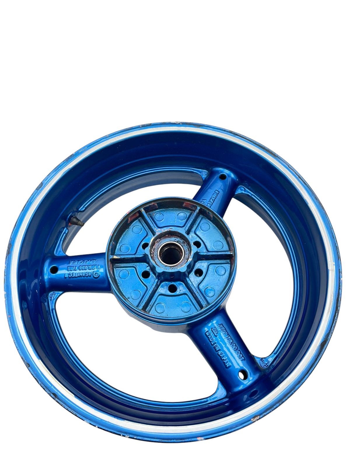 15376734173-whatsapp-image-2025-09-11-at-17-07-42-3-photoroom.jpg Roda traseira GSXR SRAD 750 1998 - Imagem 1