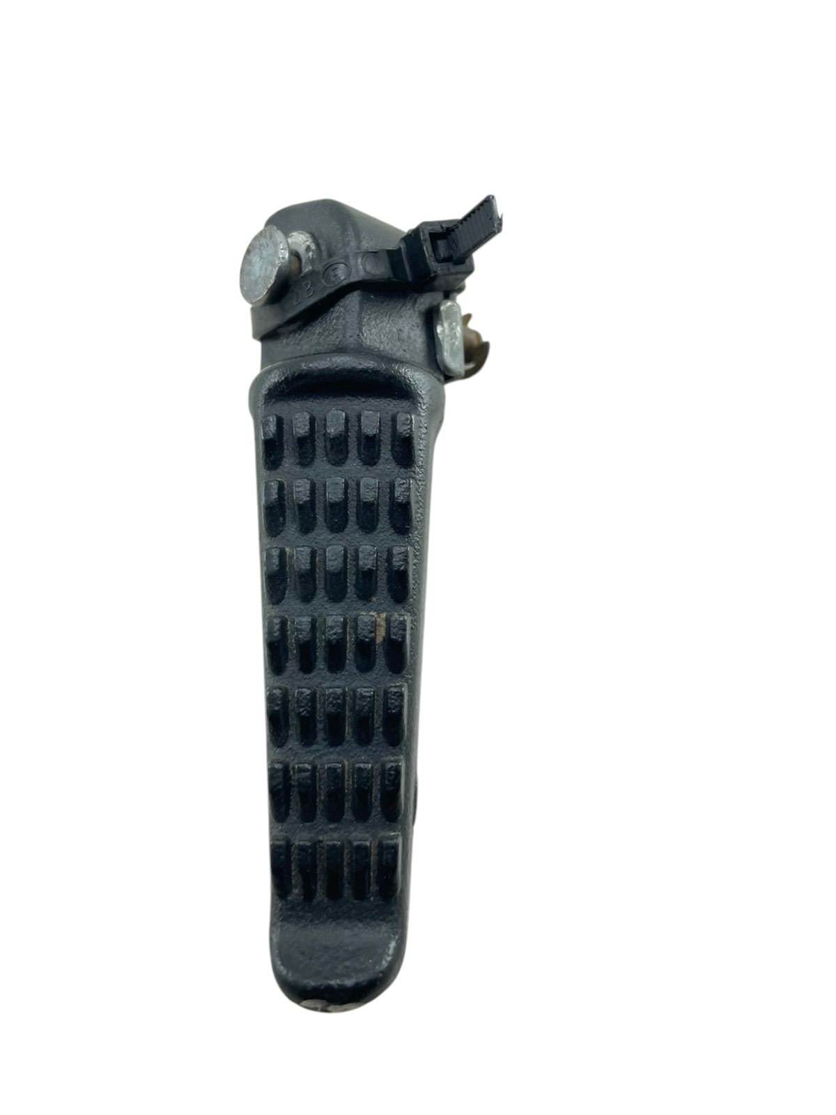 15396388931-whatsapp-image-2025-11-19-at-17-12-04-3.jpg Pedaleira traseira esquerda ZX6 2002 - Imagem 1