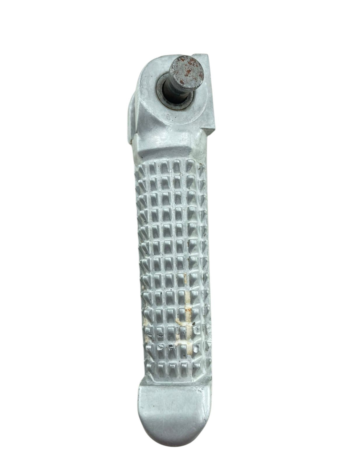 15399388446-whatsapp-image-2025-12-08-at-14-04-37.jpg Pedaleira traseira direita GSXR SRAD 750 1994 - Imagem 1