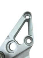 Suporte pedaleira dianteira esquerda GSXR SRAD 750 1994 - Imagem 3