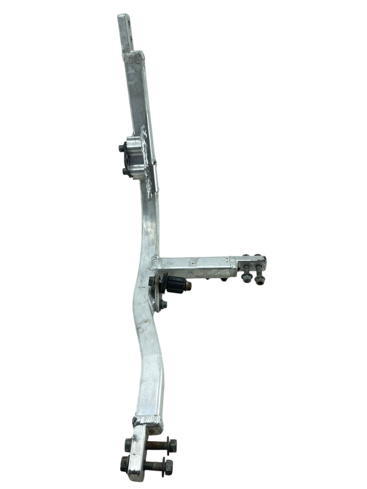 15399555137-whatsapp-image-2025-12-09-at-09-54-13-1.jpg Suporte / Berço motor GSXR SRAD 750 1994 (C/Detalhe) - Imagem 1