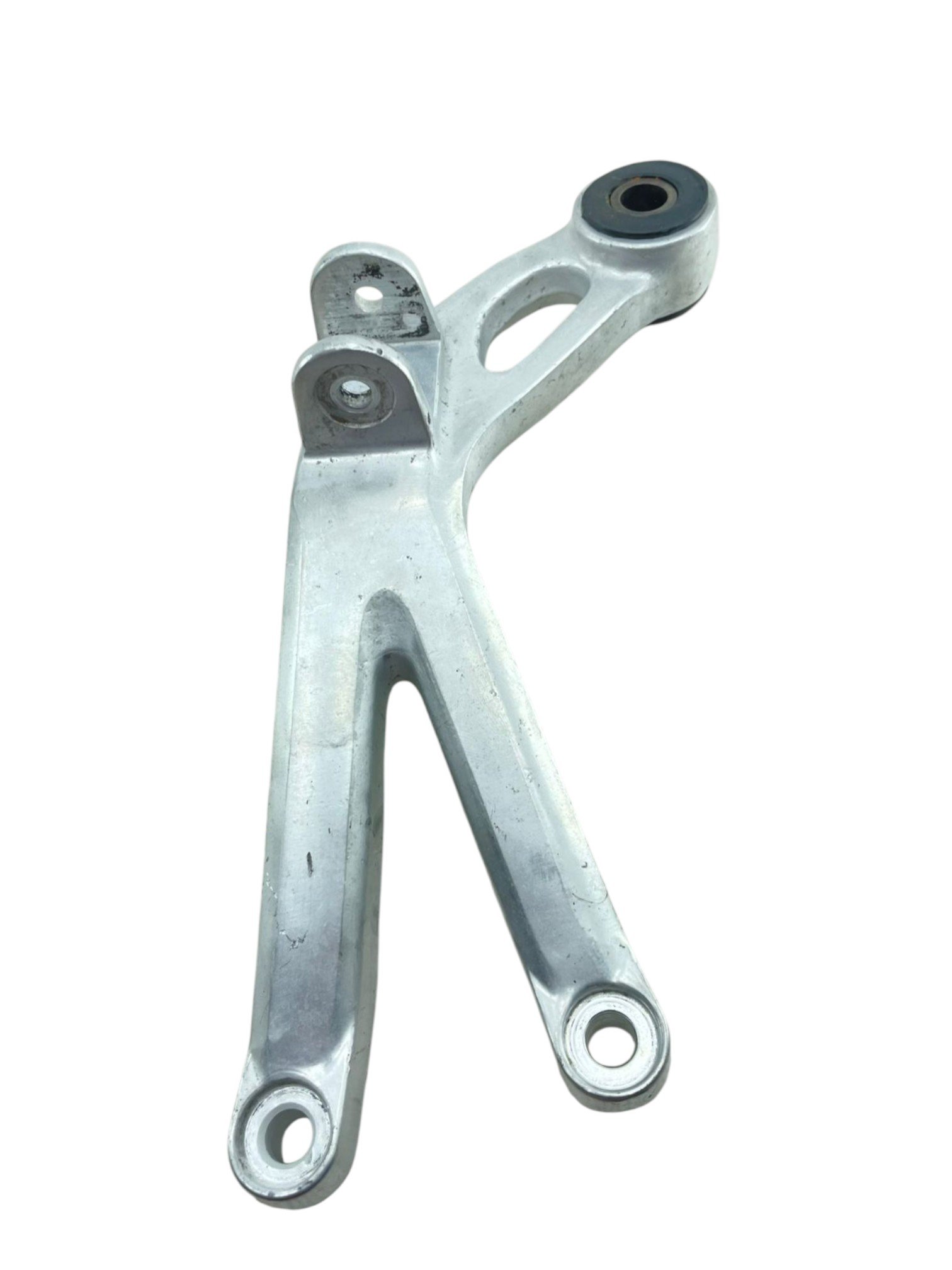 15449611933-whatsapp-image-2026-02-13-at-08-05-05-2-photoroom.jpg Suporte pedaleira traseira direita YZF R6 1998 - 2002 - Imagem 1