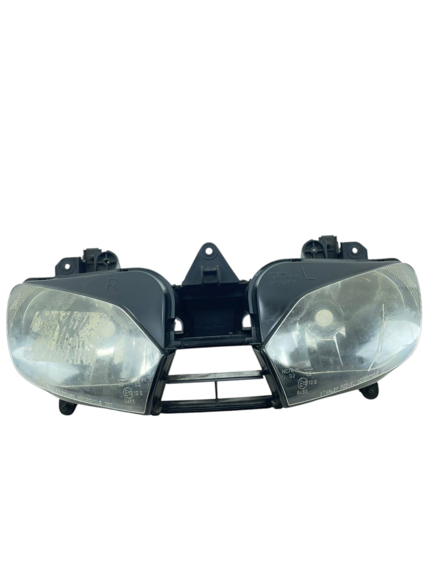 15449762322-whatsapp-image-2026-02-12-at-08-33-55-2-photoroom.jpg Farol YZF R6 1998 - 2002 (C/ avaria) - Imagem 1
