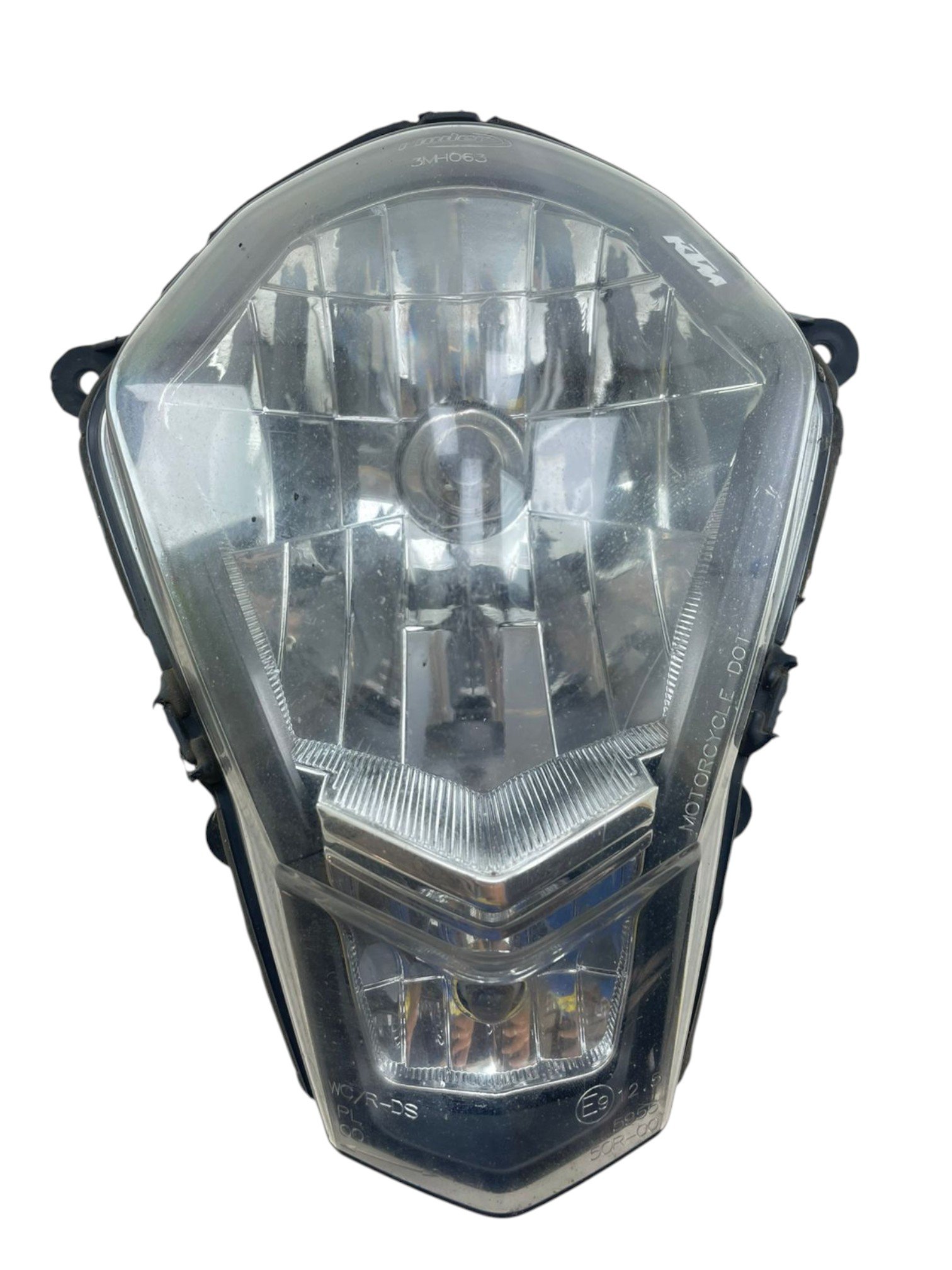 15518586519-whatsapp-image-2026-04-07-at-14-52-28-1-photoroom.jpg Farol KTM DUKE 200 2012 - 2016 (C/Avaria) - Imagem 1