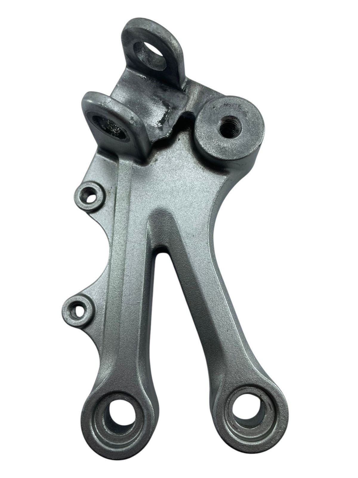 15541056907-whatsapp-image-2026-05-13-at-13-45-57.jpg Suporte pedaleira dianteira esquerda ZX 10R 2005 - 2007 - Imagem 1