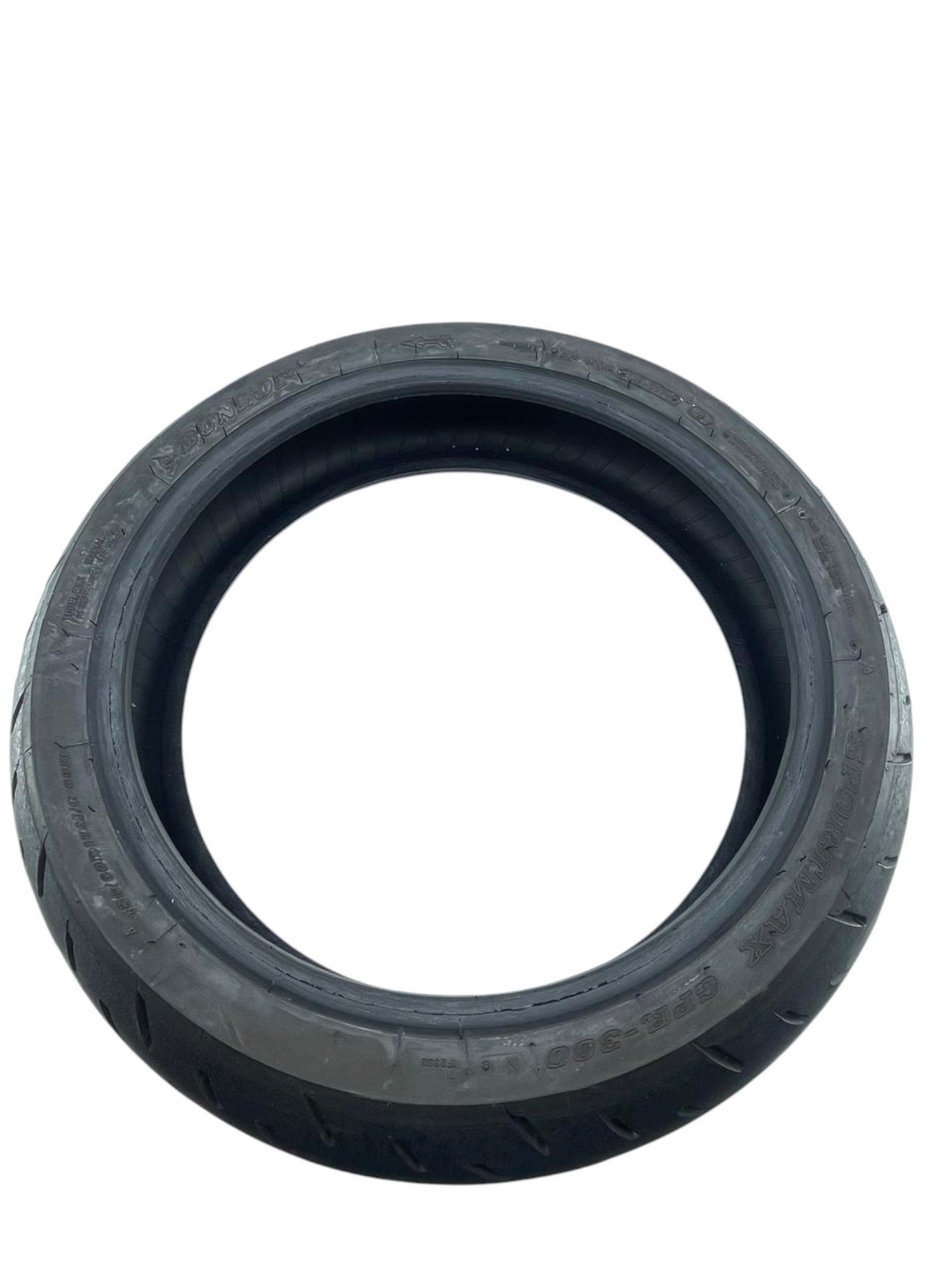 15548714566-whatsapp-image-2026-05-22-at-13-47-10-75-photoroom.jpg Pneu 150/60 - 17 Dunlop SportMax - Imagem 1