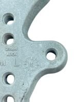Suporte pedaleira dianteiro esq GSXR SRAD 1000 2011 - 2013 - Imagem 7
