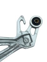 Suporte pedaleira traseiro direito GSXR SRAD 1000 2004 -2005 - Imagem 2