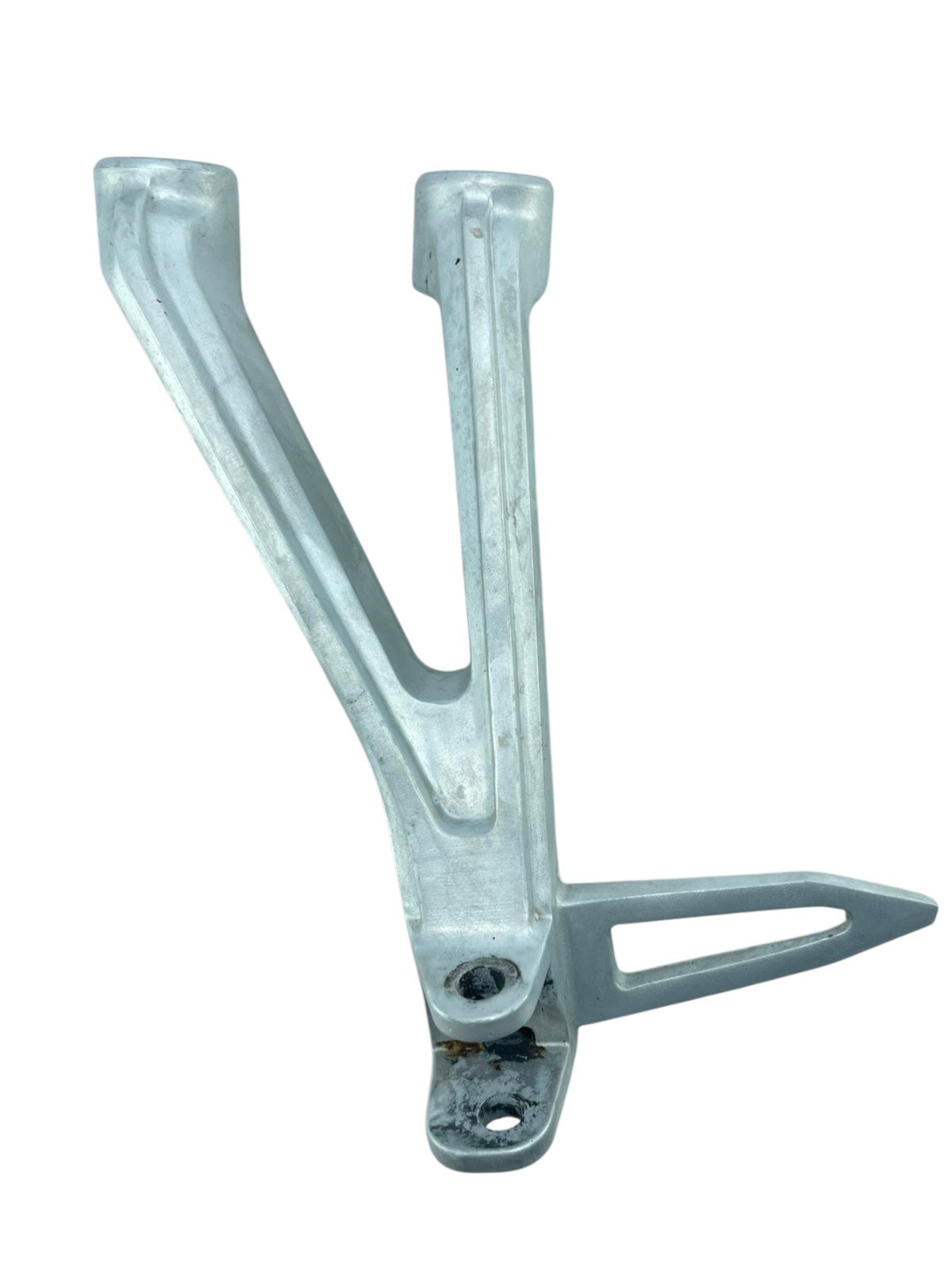 15571749731-whatsapp-image-2026-07-08-at-13-57-10.jpg Suporte pedaleira traseiro esquerdo CBR 650R 2019 - 2024 - Imagem 1