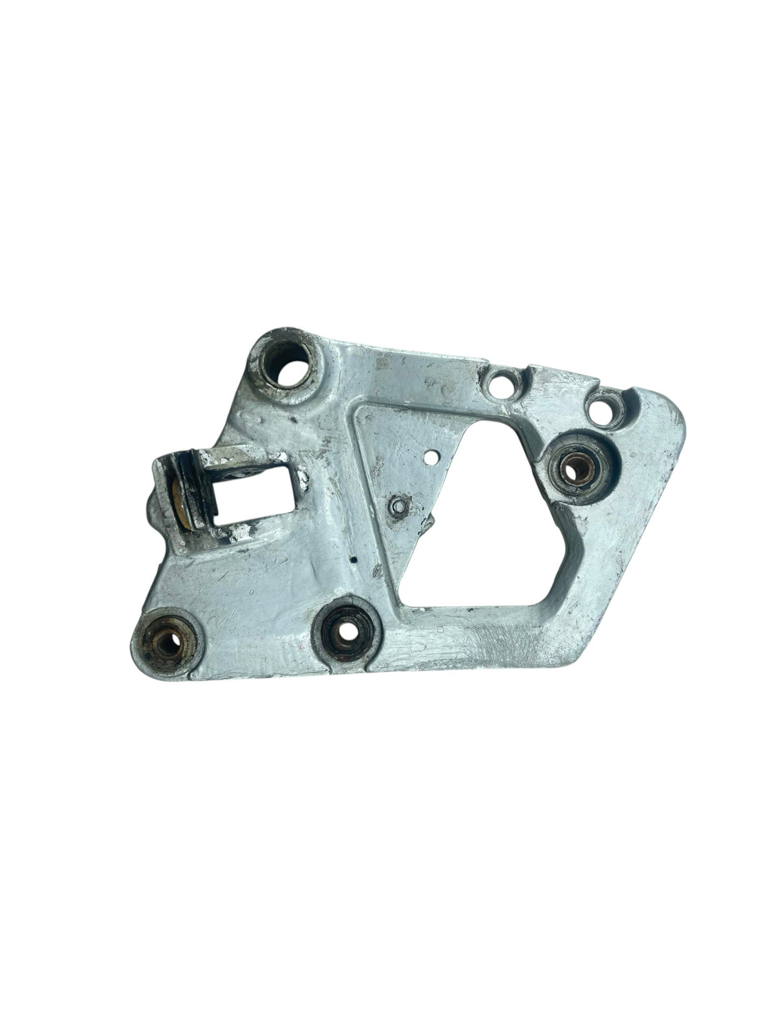 15590486670-whatsapp-image-2026-08-04-at-10-10-19-2-2.jpg Suporte pedaleira diant direi GSXR 1100 1991-1991 C/avaria - Imagem 1