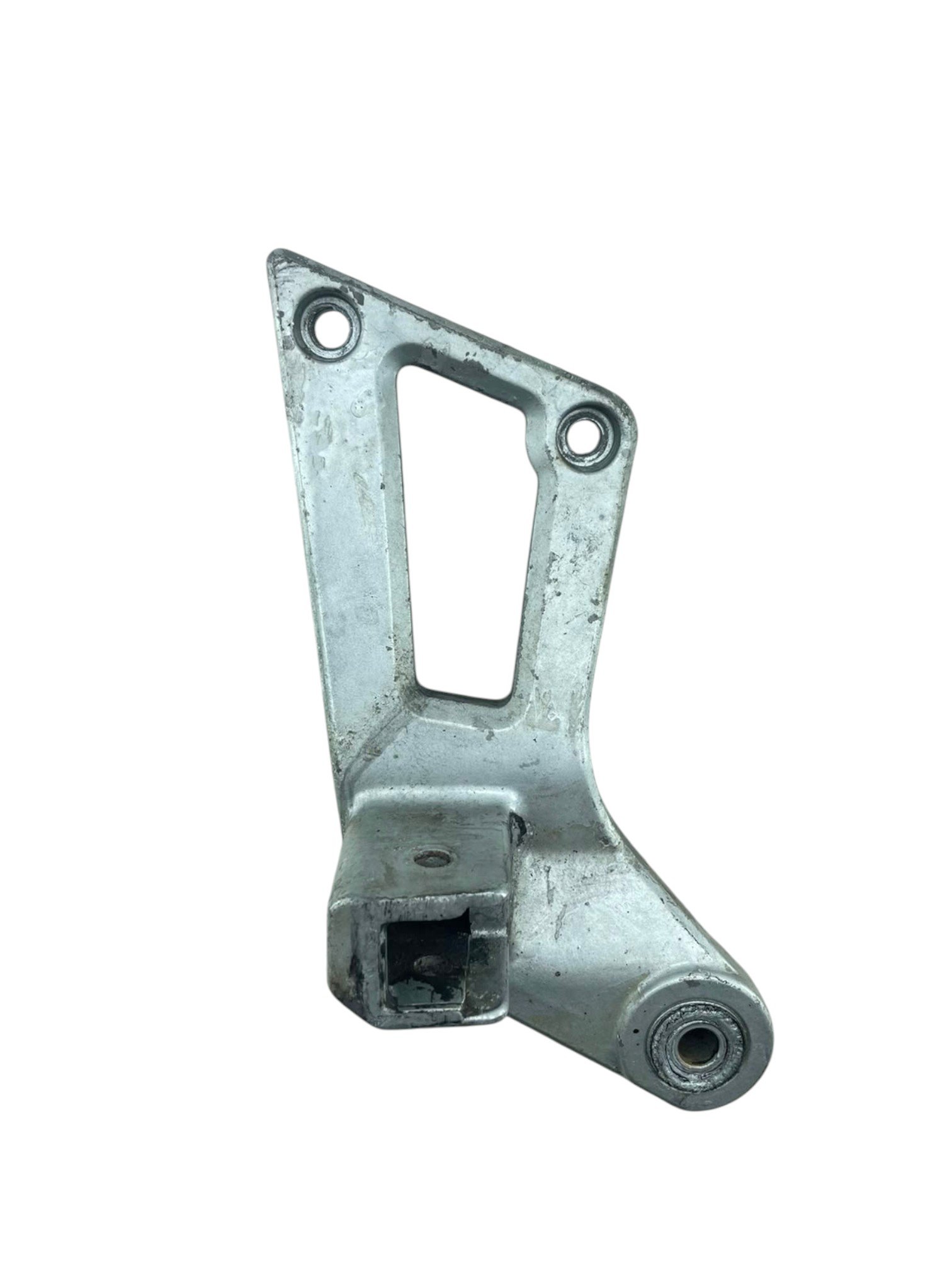 15590491042-whatsapp-image-2026-08-04-at-10-15-46-3.jpg Suporte pedaleira traseira esquerda GSXR 1100 1991 - 1993 - Imagem 1